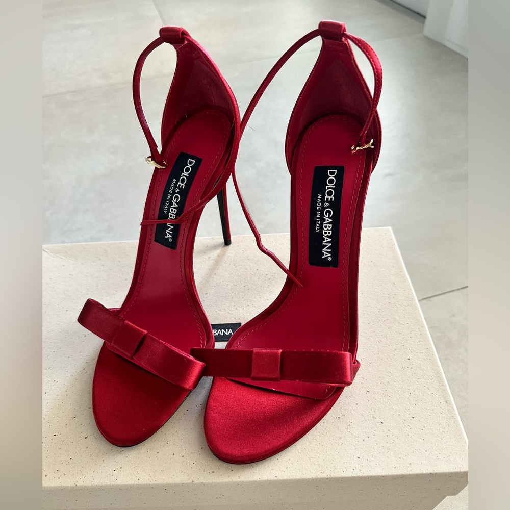 NWT Dolce Gabbana sandals